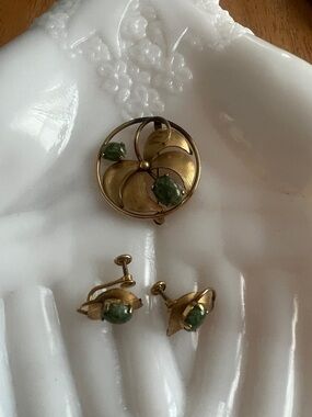 Antique Vintage Art Deco 12k gold filled brooch and earrings set with green